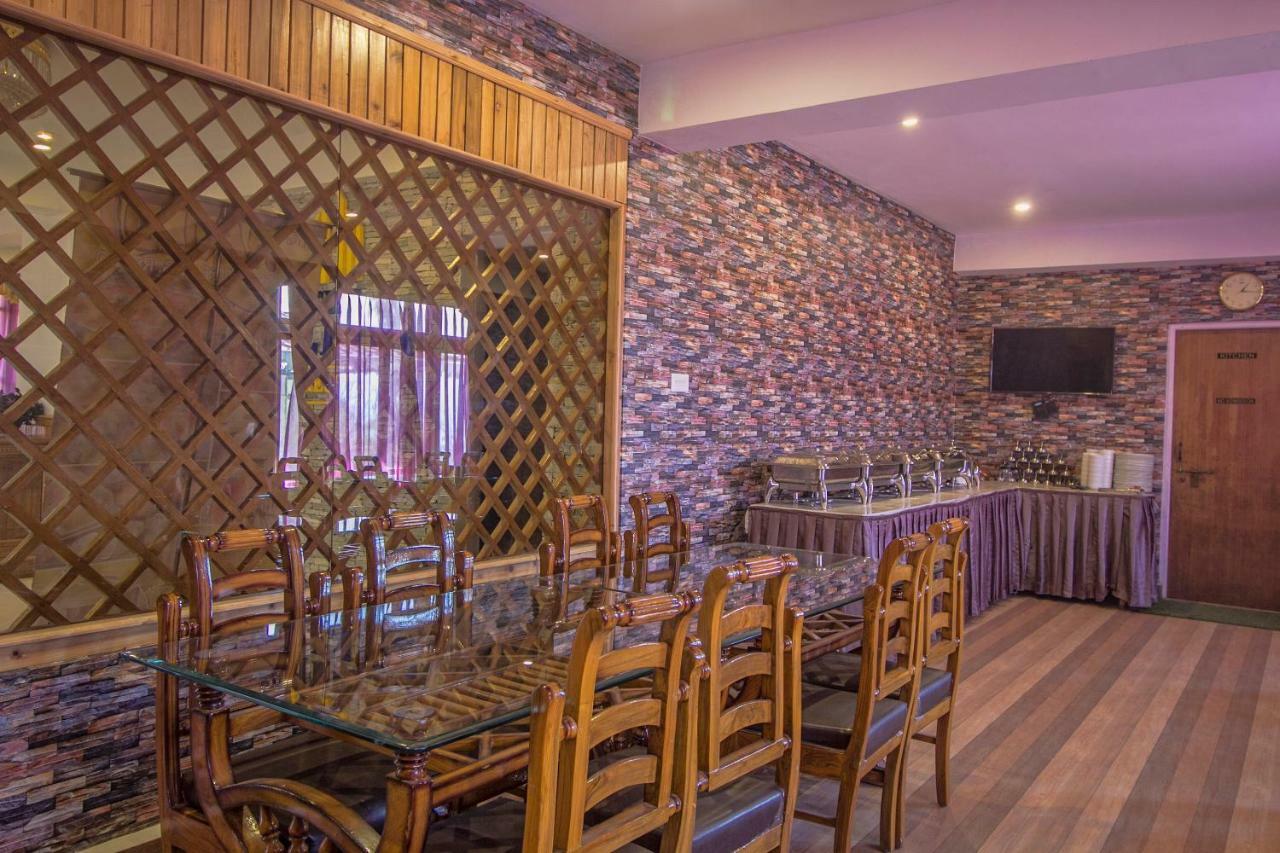 The Pelling Resort Buitenkant foto