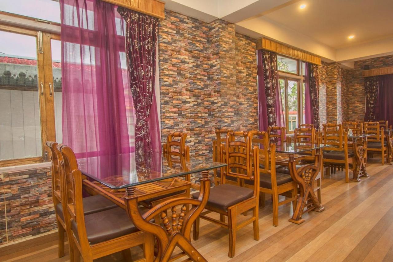 The Pelling Resort Buitenkant foto